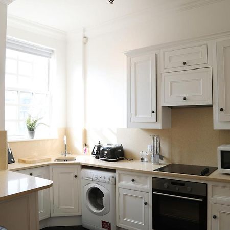 Letting Serviced Apartments - Guards View, Уиндзор Екстериор снимка