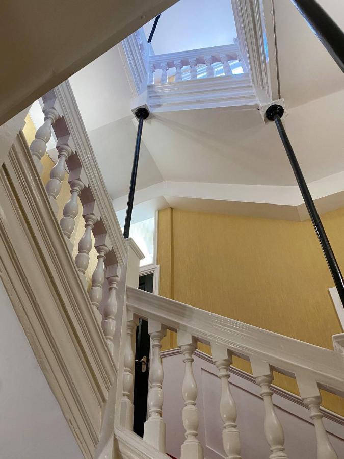 Letting Serviced Apartments - Guards View, Уиндзор Екстериор снимка