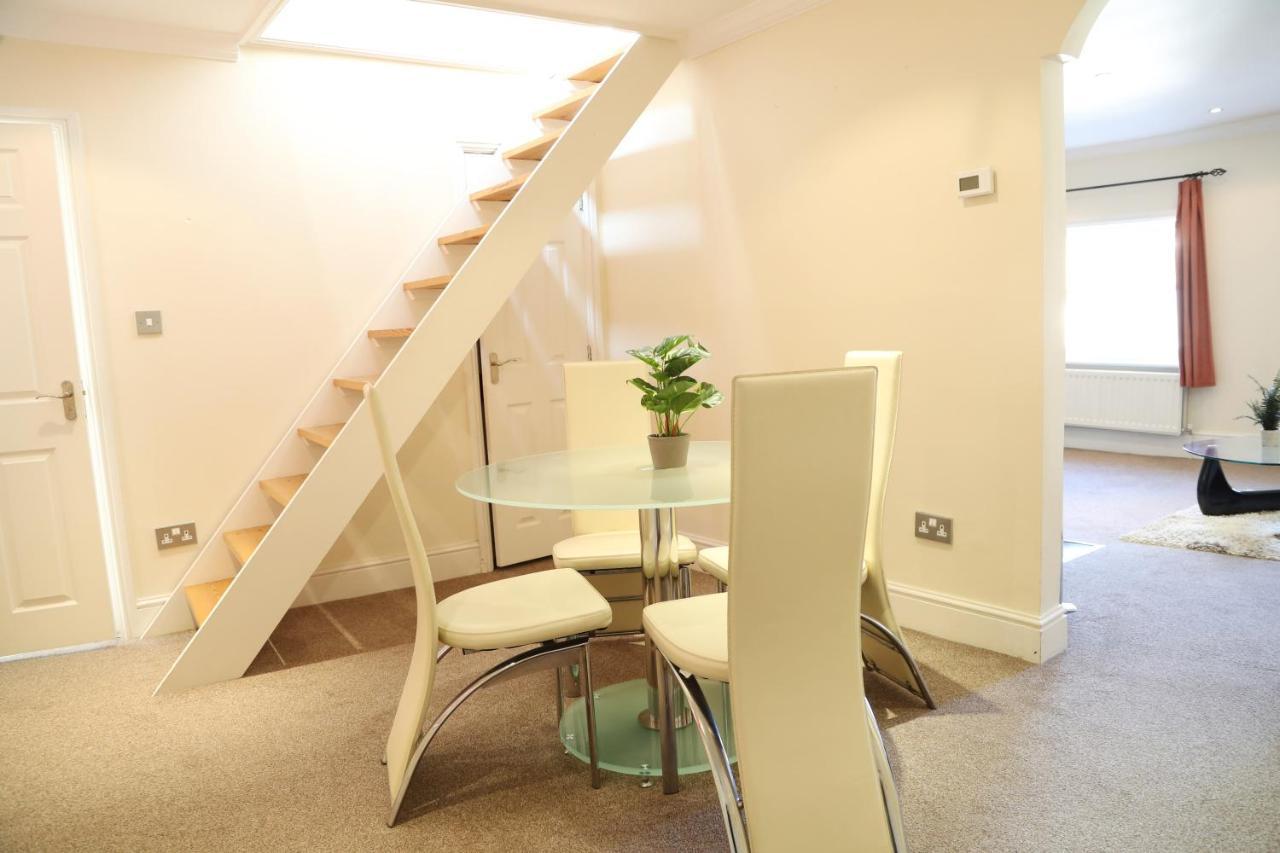 Letting Serviced Apartments - Guards View, Уиндзор Екстериор снимка