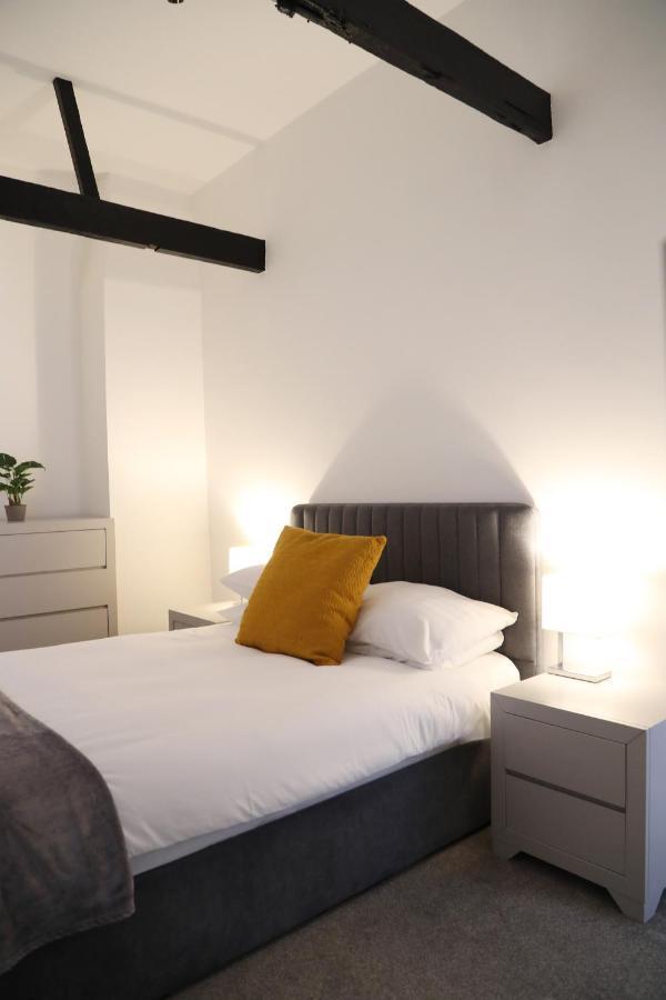 Letting Serviced Apartments - Guards View, Уиндзор Екстериор снимка